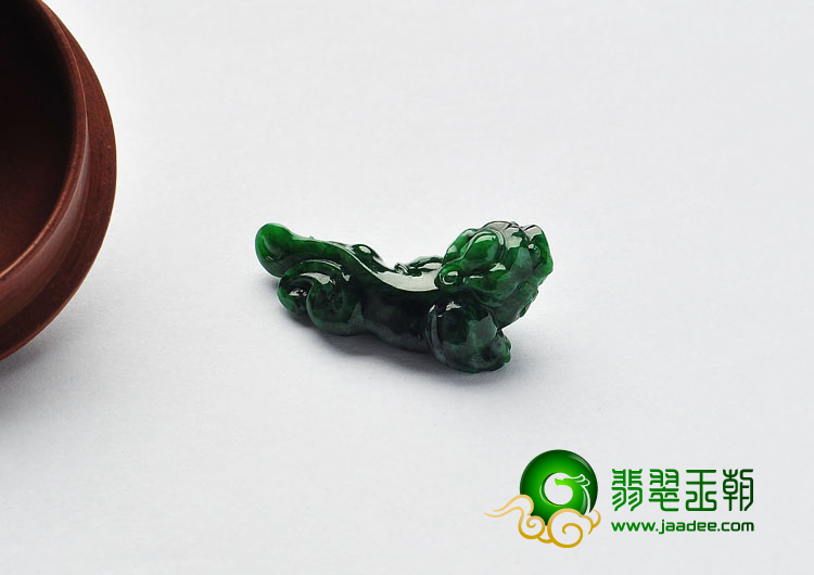 糯冰种癣加绿缅甸翡翠A货貔貅挂件