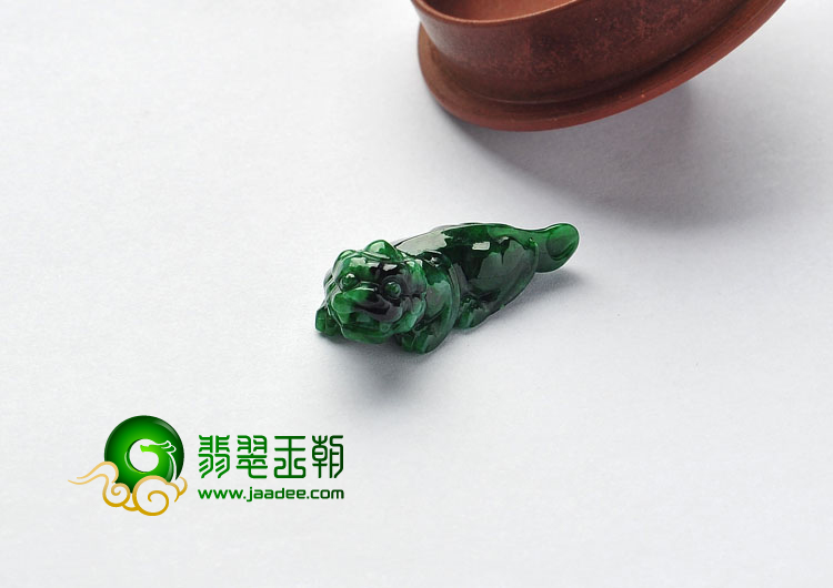糯冰种癣加绿缅甸翡翠A货貔貅挂件