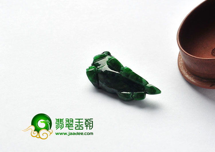 糯冰种癣加绿缅甸翡翠A货貔貅挂件