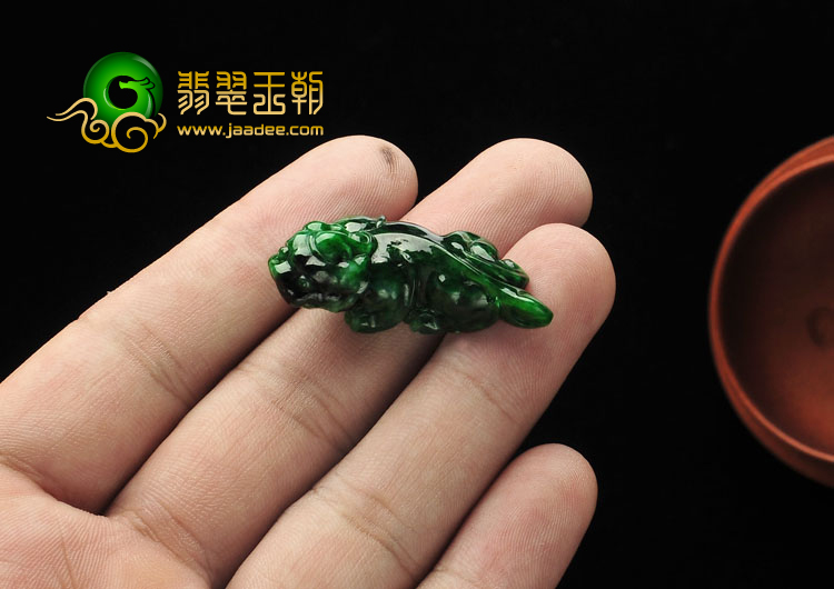 糯冰种癣加绿缅甸翡翠A货貔貅挂件