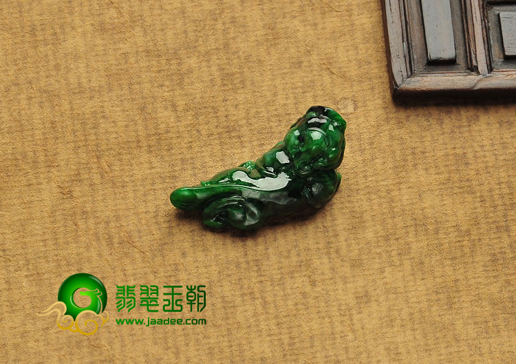 糯冰种癣加绿缅甸翡翠A货貔貅挂件