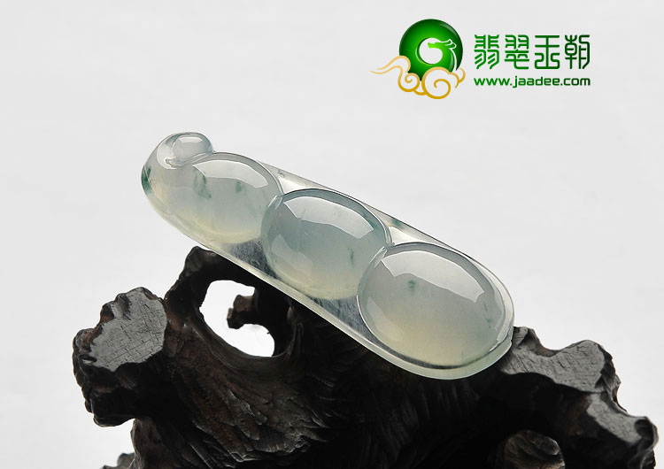 冰种飘花缅甸翡翠A货四季豆挂件