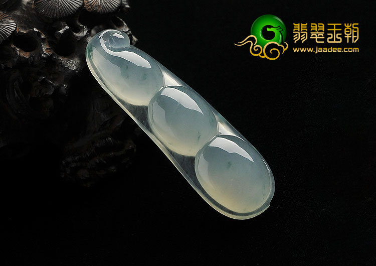 冰种飘花缅甸翡翠A货四季豆挂件