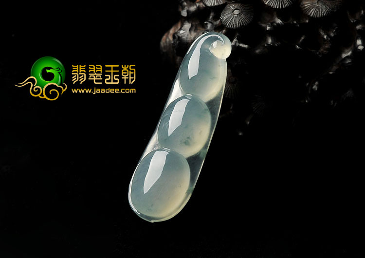 冰种飘花缅甸翡翠A货四季豆挂件
