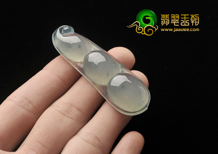 冰种飘花缅甸翡翠A货四季豆挂件