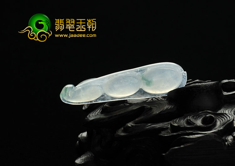 (超值推荐)冰种飘花缅甸翡翠A货四季豆挂件