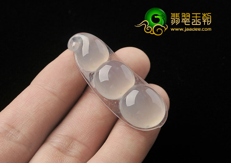 冰玻种淡晴水缅甸翡翠A货四季豆挂件