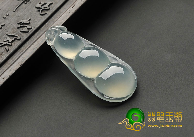 冰玻种晴水缅甸翡翠A货四季豆挂件