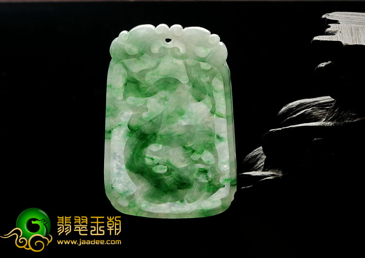 糯冰种飘翠缅甸翡翠A货龙牌挂件