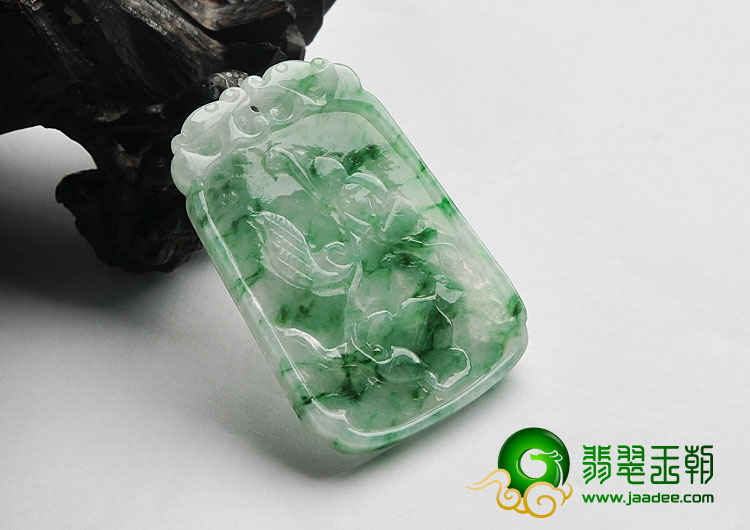 糯冰种飘翠缅甸翡翠A货龙牌挂件