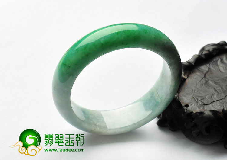 (超值推荐)糯冰种翠色缅甸翡翠A货手镯（55.7mm）