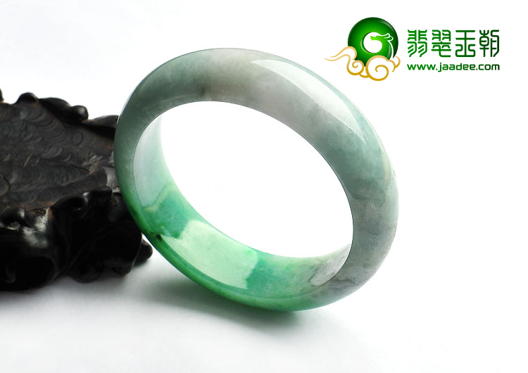(超值推荐)糯冰种翠色缅甸翡翠A货手镯（55.7mm）
