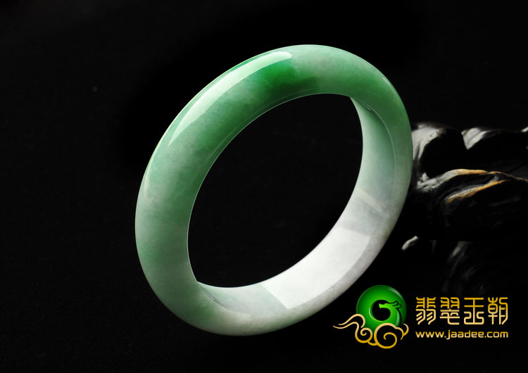 糯冰种春带彩缅甸翡翠A货手镯（53.9mm）