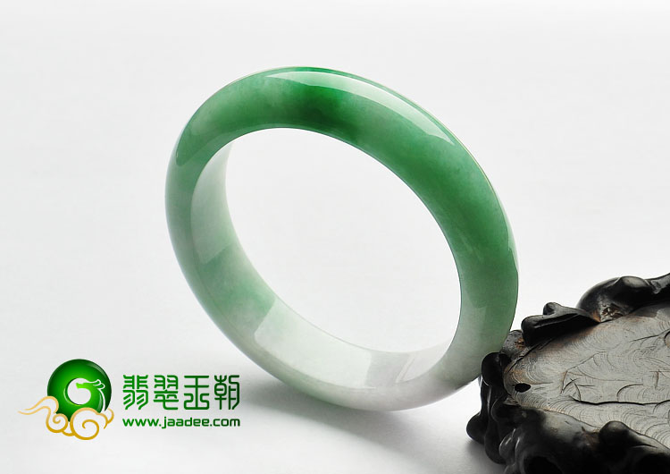 糯冰种春带彩缅甸翡翠A货手镯（53.9mm）
