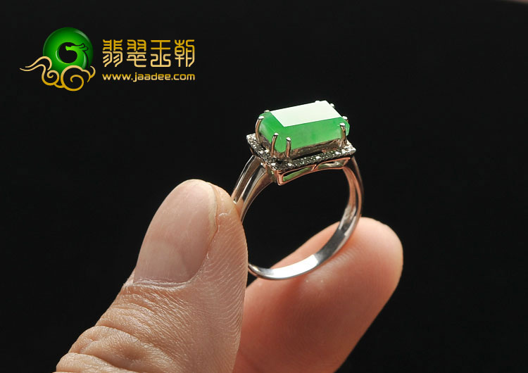冰种翠色缅甸翡翠A货镶白金戒指（真钻）
