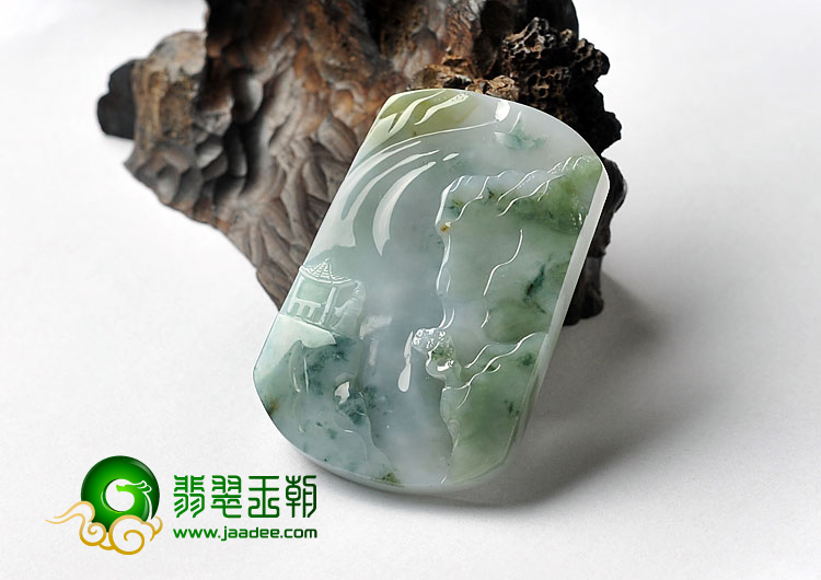 (超值推荐)糯冰种飘花缅甸翡翠A货山水牌挂件