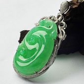 冰种阳绿缅甸翡翠A货镶白金如意胸坠（真钻）
