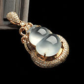 玻璃种强莹光缅甸翡翠A货镶玫瑰金葫芦胸坠（真钻）