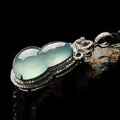 冰玻种晴水缅甸翡翠A货镶白金葫芦胸坠（真钻）