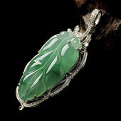 冰种飘翠缅甸翡翠A货镶白金叶子胸坠（真钻）