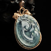 冰玻种略飘花缅甸翡翠A货镶玫瑰金如意胸坠（真钻）