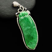 冰种翠色缅甸翡翠A货镶白金福瓜胸坠（真钻）