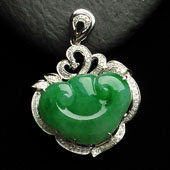 糯冰种翠色缅甸翡翠A货镶白金如意胸坠（真钻）