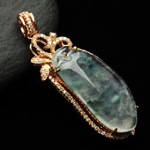 （超值推荐）冰玻种飘花缅甸翡翠A货镶玫瑰金福瓜胸坠（真钻）