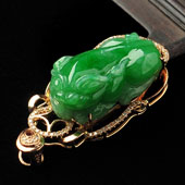 糯冰种翠色缅甸翡翠A货镶玫瑰金貔貅胸坠（真钻）