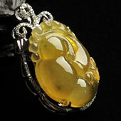 冰种黄翡略飘花缅甸翡翠A货镶白金如意胸坠（真钻）