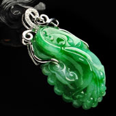 糯冰种翠色缅甸翡翠A货镶白金玉兰花胸坠（真钻）