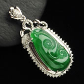 糯冰种阳绿缅甸翡翠A货镶白金如意胸坠（真钻）