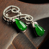 糯冰种阳绿缅甸翡翠A货镶白金水滴胸坠（真钻）