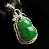 糯冰种豆色缅甸翡翠A货镶白金葫芦胸坠（真钻）