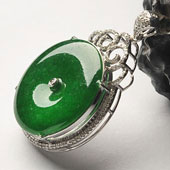 冰种阳绿缅甸翡翠A货镶白金平安扣胸坠（真钻）
