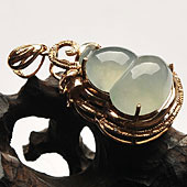 冰种晴水缅甸翡翠A货镶玫瑰金葫芦胸坠（真钻）