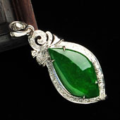 糯冰种阳绿缅甸翡翠A货镶白金随形胸坠（真钻）
