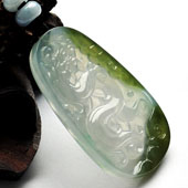 冰种晴水略带黄翡缅甸翡翠A货龙牌挂件