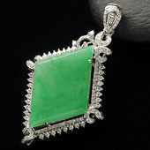 糯冰种翠色缅甸翡翠A货镶白金菱形胸坠（真钻）
