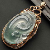 冰种飘花缅甸翡翠A货镶玫瑰金如意胸坠（真钻）