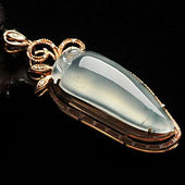 冰种略飘花缅甸翡翠A货镶玫瑰金福瓜胸坠（真钻）