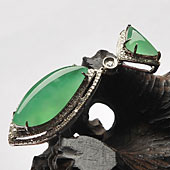 冰种翠色缅甸翡翠A货镶白金水滴胸坠（真钻）