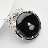 冰玻种墨翠缅甸翡翠A货镶白金平安扣胸坠（真钻）