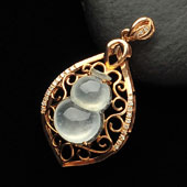 冰种无色缅甸翡翠A货镶玫瑰金葫芦胸坠（真钻）