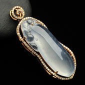 冰种略飘花缅甸翡翠A货镶玫瑰金福瓜胸坠（真钻）