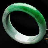 (超值推荐)糯冰种翠色缅甸翡翠A货手镯（55.7mm）