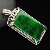 糯冰种癣加绿缅甸翡翠A货镶白金方牌胸坠（真钻）