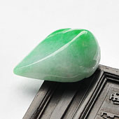 糯冰种翠色缅甸翡翠A货寿桃挂件