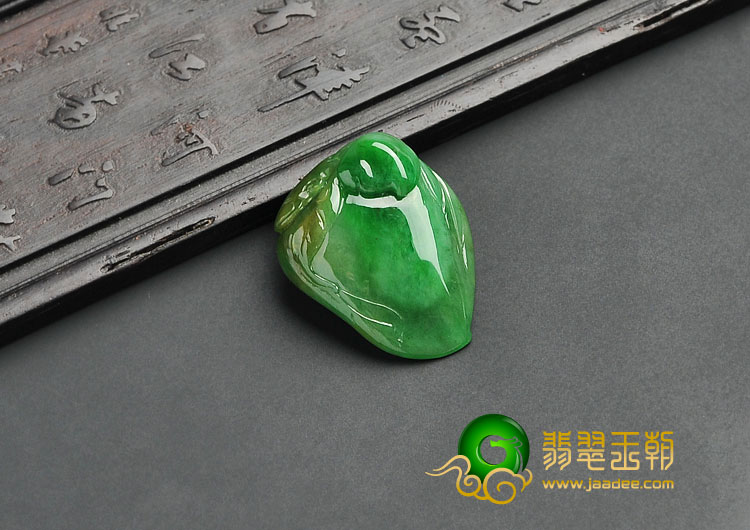 糯冰种黄加绿缅甸翡翠A货寿桃挂件