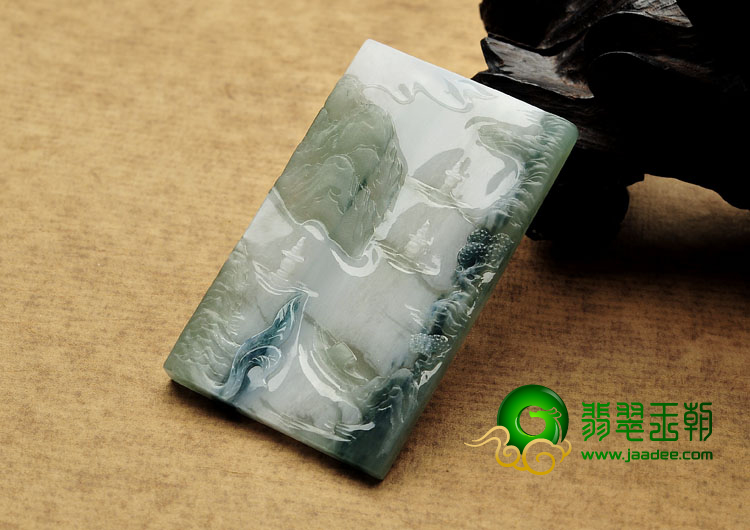 (超值推荐)糯冰种白底飘花缅甸翡翠A货山水牌挂件